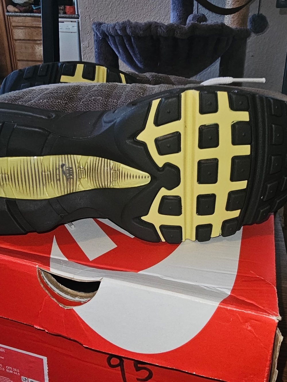 Nike Men’s Brown & Yellow Air Max 95 Sneakers - Picture 9 of 9